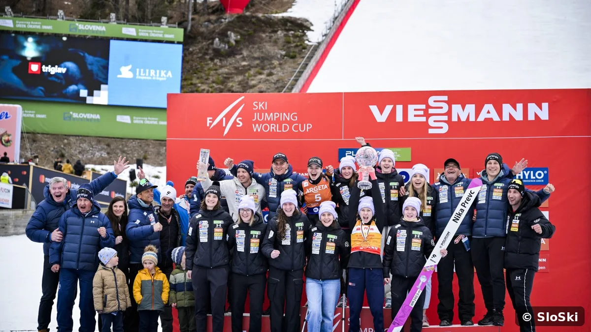 Slovenska ekipa pod Letalnico bratov Gorišek v Planici ob zmagi Nike Prevc